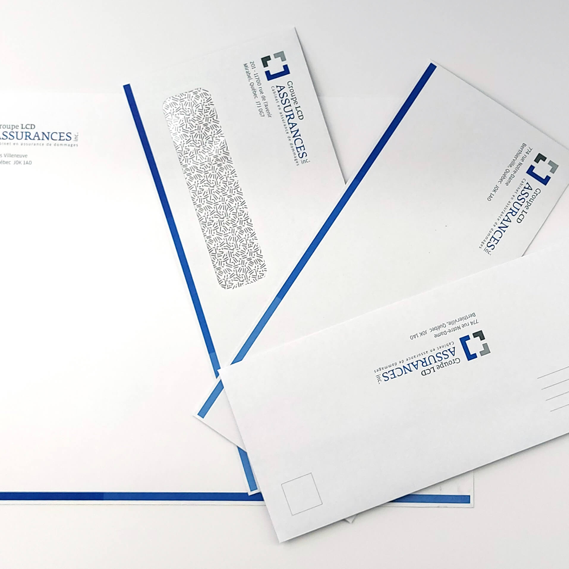 Seasonal corporate brochure printed on 100% recycled paper in German binding. Laminated cover and silver stamping.